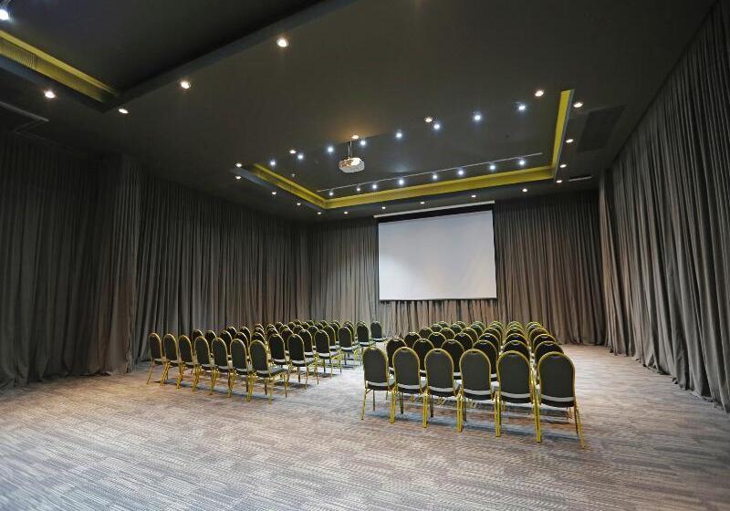 هتل Cumbres Lastarria