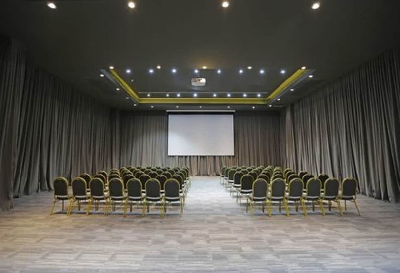 هتل Cumbres Lastarria