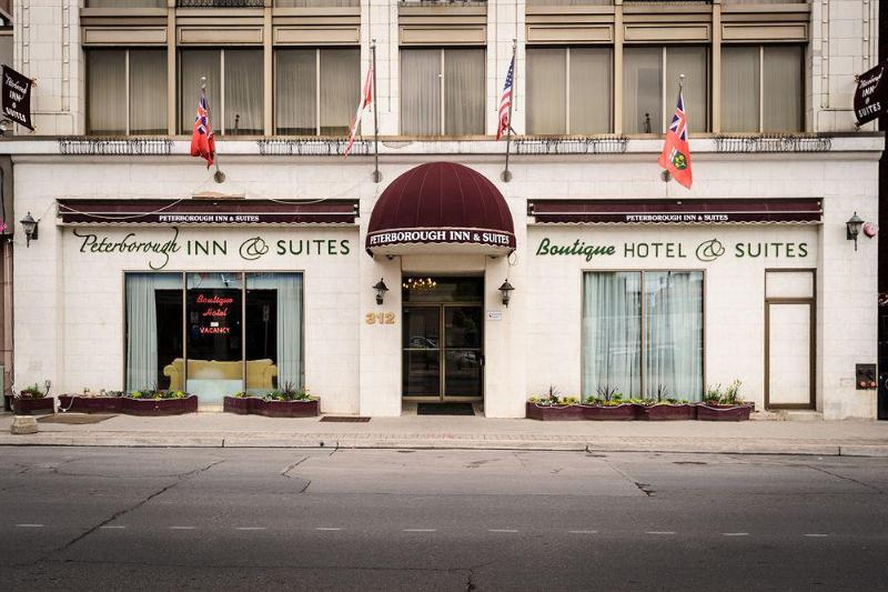 Отель Peterborough Inn & Suites