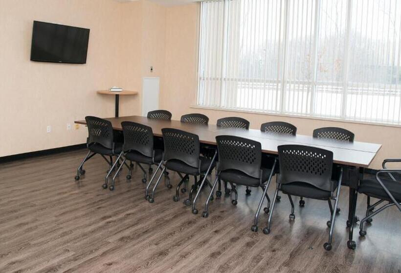 هتل Residence & Conference Centre   Windsor