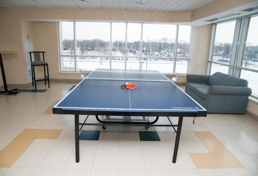 هتل Residence & Conference Centre   Windsor