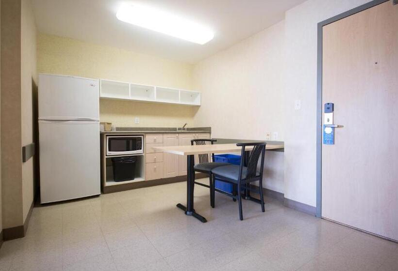 هتل Residence & Conference Centre   Windsor