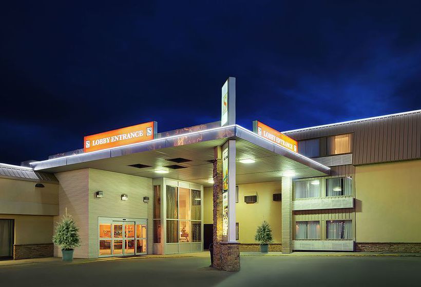 בית מלון כפרי Stonebridge  Grande Prairie