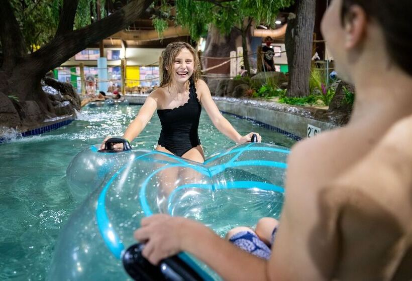 هتل Timber Ridge Lodge And Waterpark