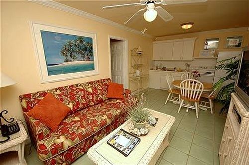 ホテル Tradewinds Beach Resort
