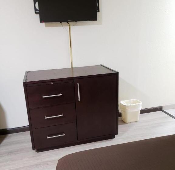 هتل Value Inn & Suites Salina