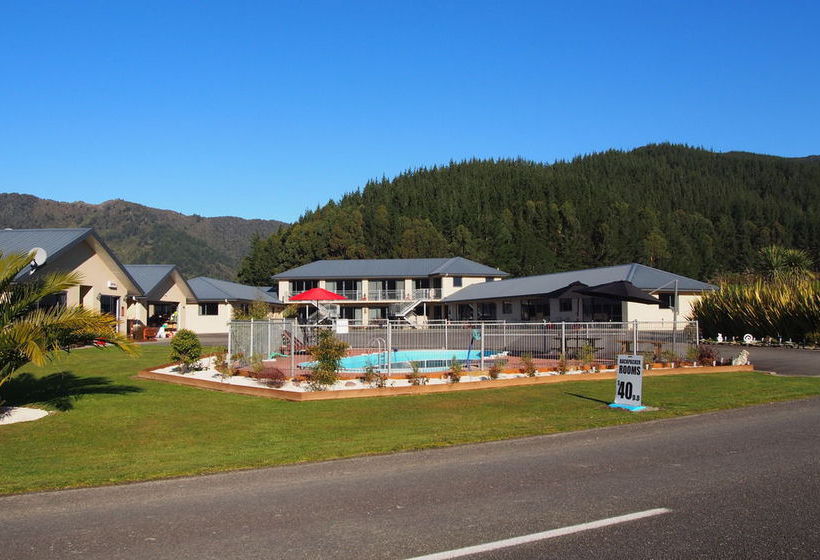 Linkwater Motel And Backpackers
