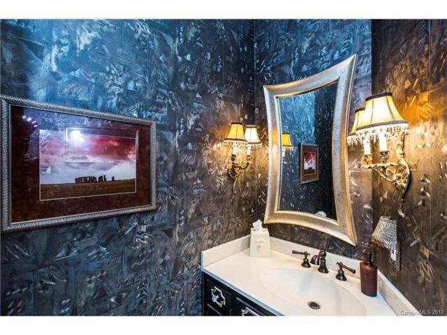 Matthews Manor Bed & Breakfast