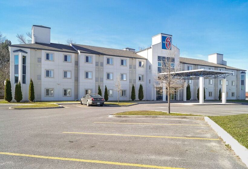 Motel 6peterborough, On