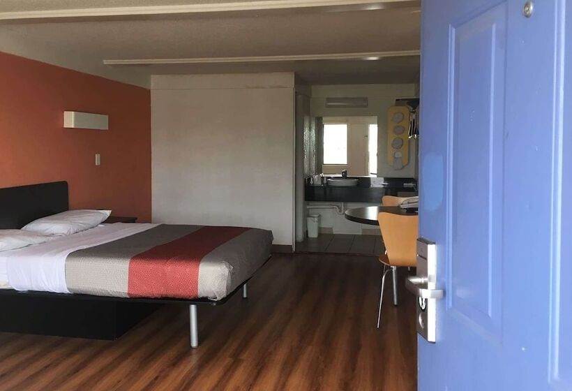 מוטל Travelodge By Wyndham Benton Harbor Mi