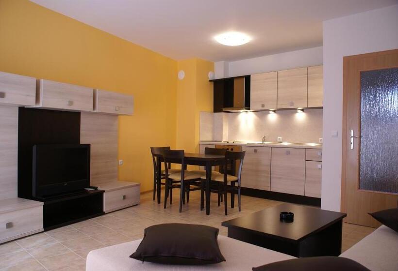 Royal Cove Aparthotel   Self Catering