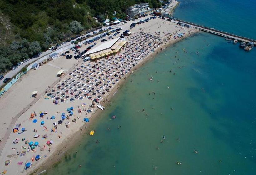 Royal Cove Aparthotel   Self Catering