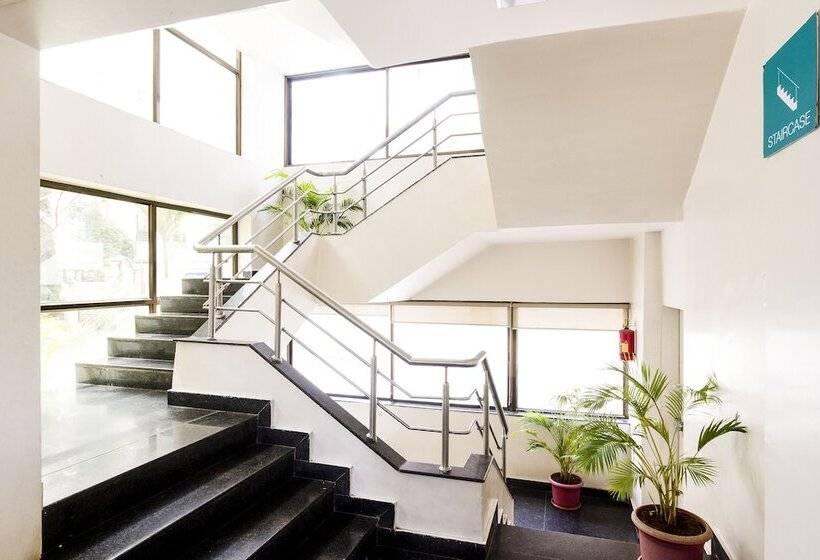 Отель Treebo Blossom   Viman Nagar