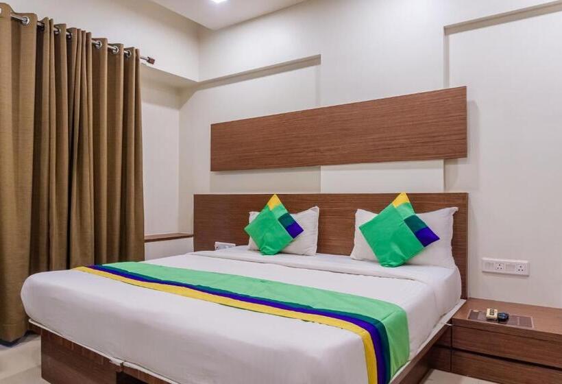 Отель Treebo Blossom   Viman Nagar