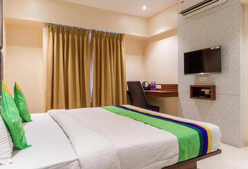 Отель Treebo Blossom   Viman Nagar