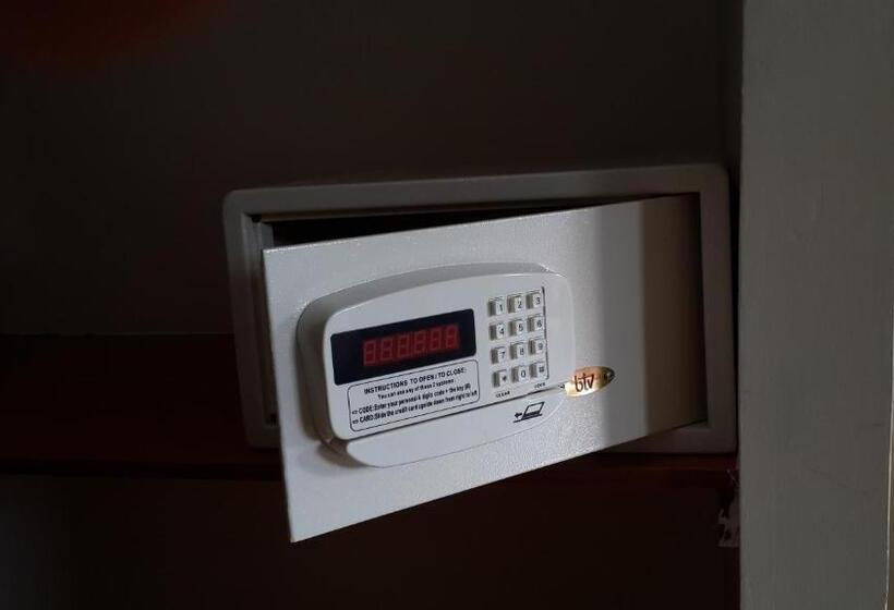 فندق Express Inn Coronado & Camping