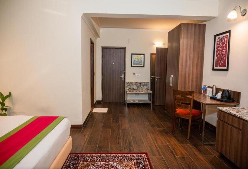 هتل La Oasis By Meraden