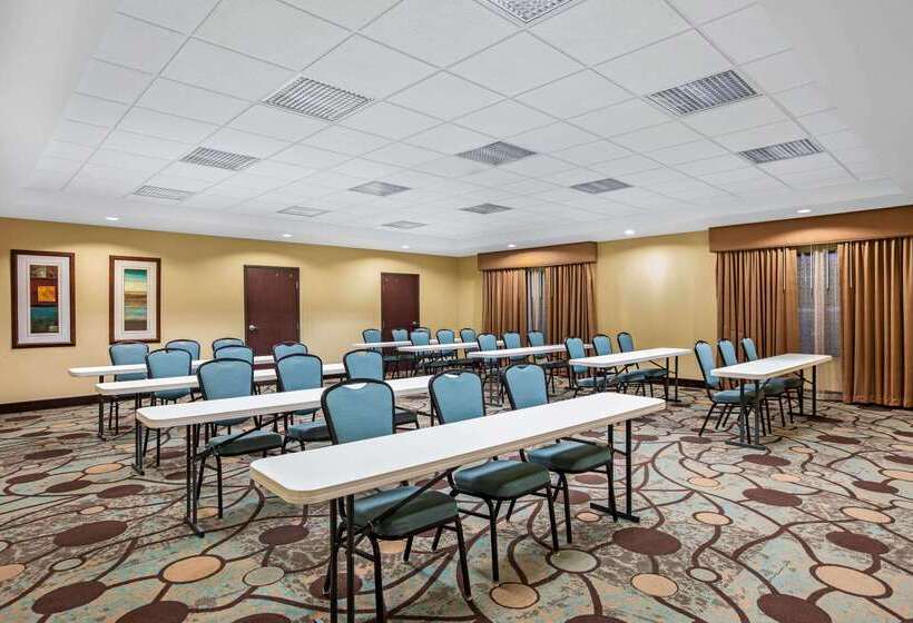 هتل La Quinta By Wyndham Sioux Falls