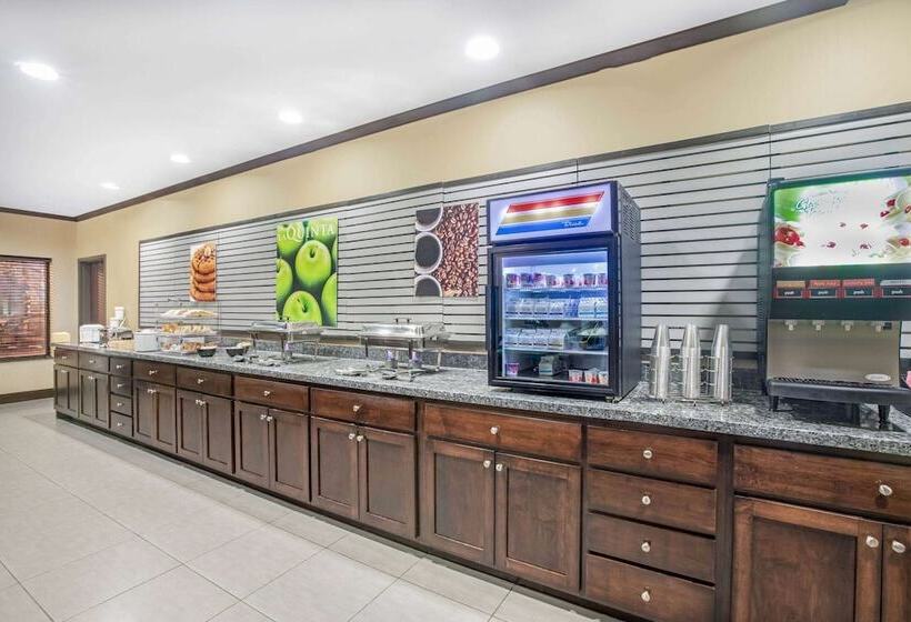 هتل La Quinta By Wyndham Sioux Falls