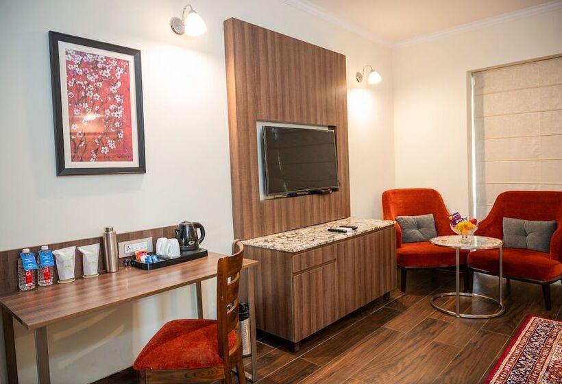 هتل La Oasis By Meraden