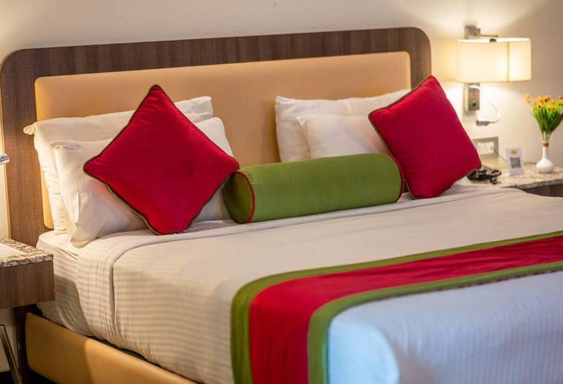 هتل La Oasis By Meraden