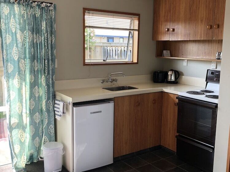 Lilybrook Motel