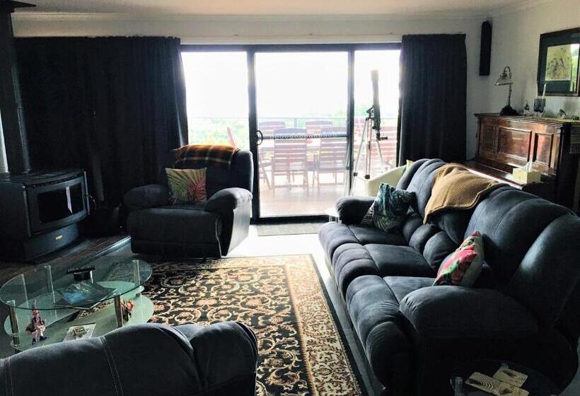 פנסיון Storm Bay B & B