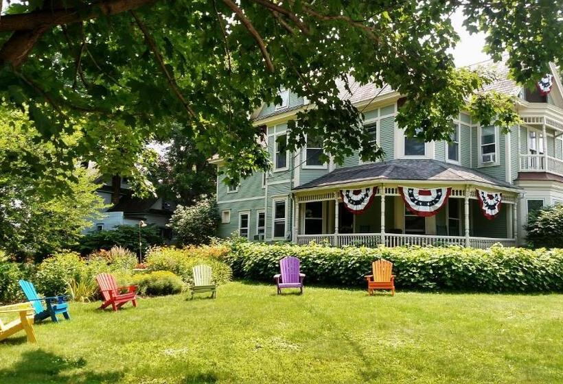 مبيت وإفطار Heart Of The Village Inn