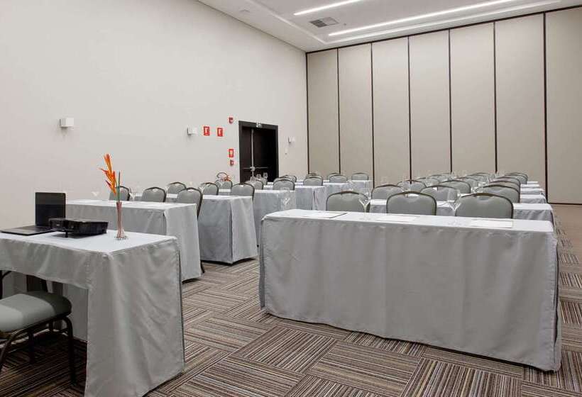 ホテル Golden Tulip Sao Jose Dos Campos