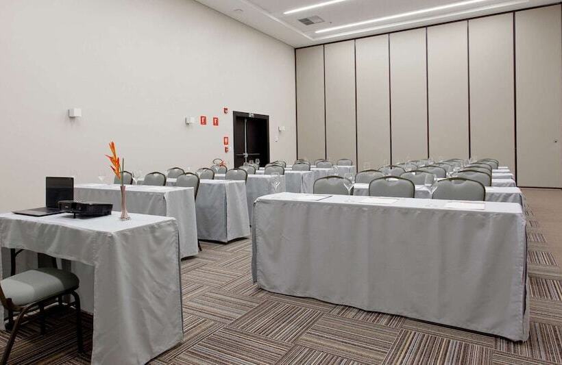 ホテル Golden Tulip Sao Jose Dos Campos