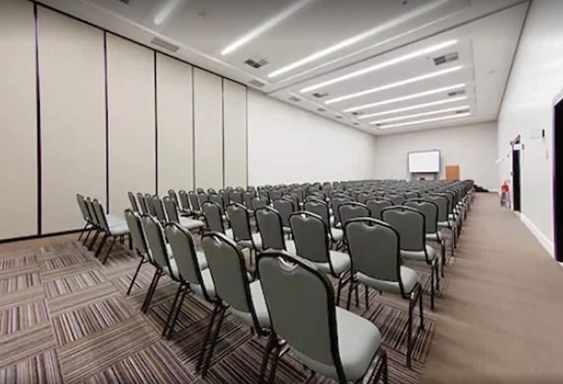 ホテル Golden Tulip Sao Jose Dos Campos