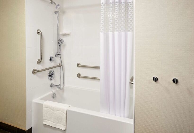فندق Hampton Inn By Hilton Timmins