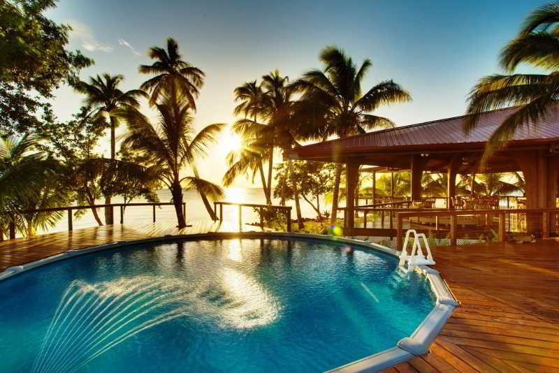 هتل Ray Caye Island Resort
