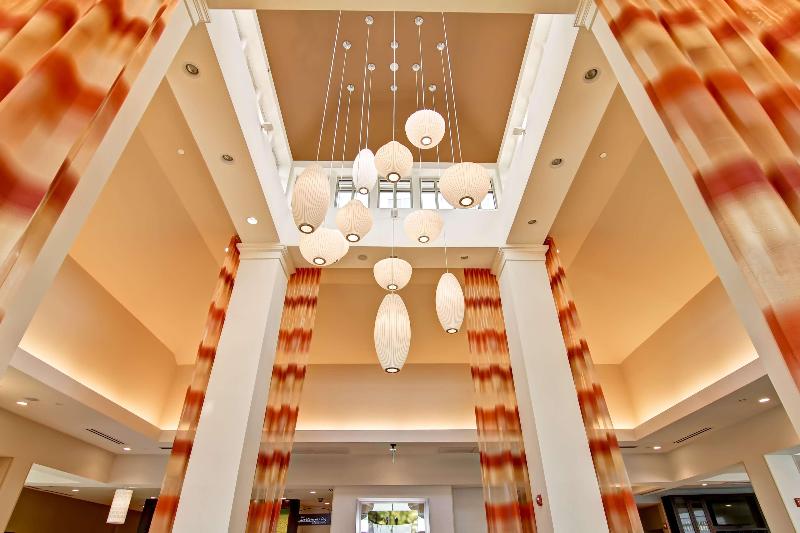בית מלון כפרי Hilton Garden Inn Woodbridge