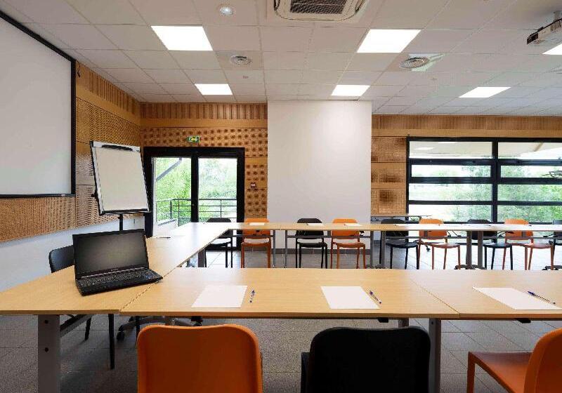 בית מלון כפרי Ibis Styles Vierzon