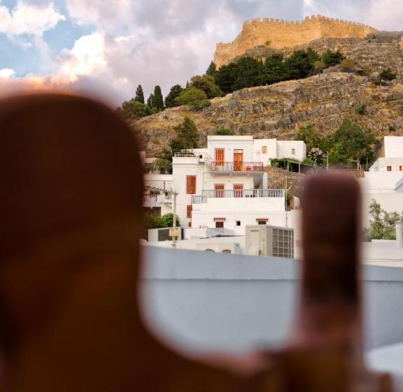 هتل Thea Villas And Suite
