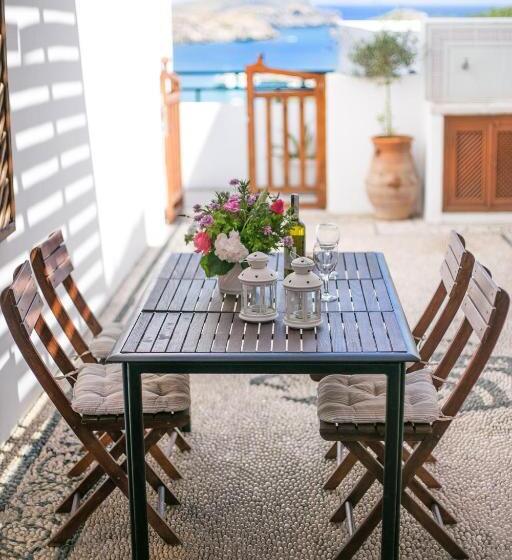 هتل Thea Villas And Suite