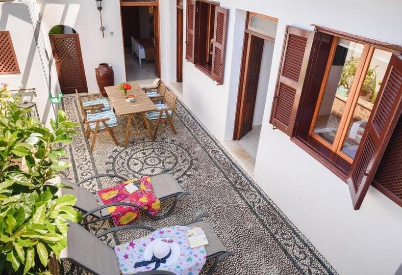 هتل Thea Villas And Suite