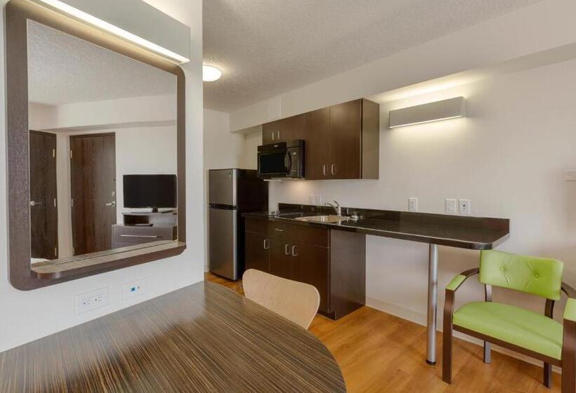 Motel 6 Airdrie