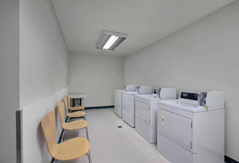Motel 6 Airdrie