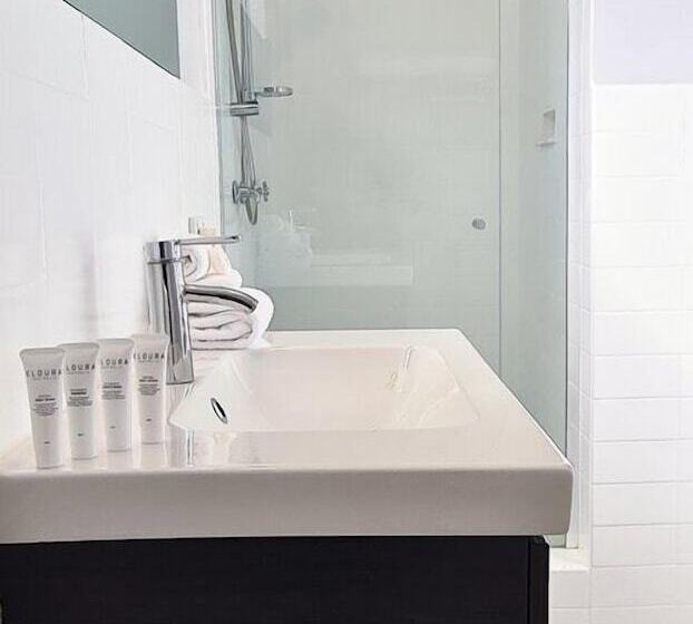 فندق على الطريق The Oriana Orange   Retro Hotel & Resort