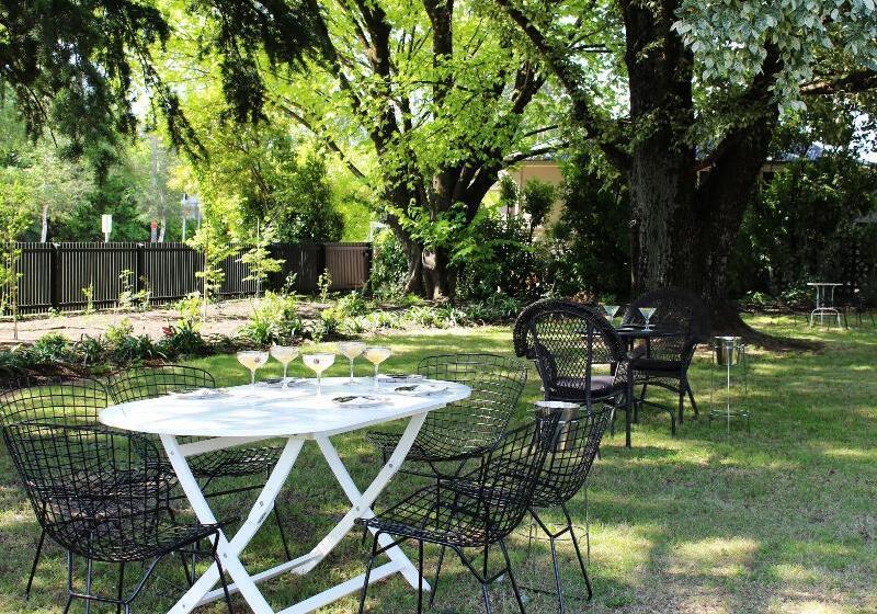 فندق على الطريق The Oriana Orange   Retro Hotel & Resort