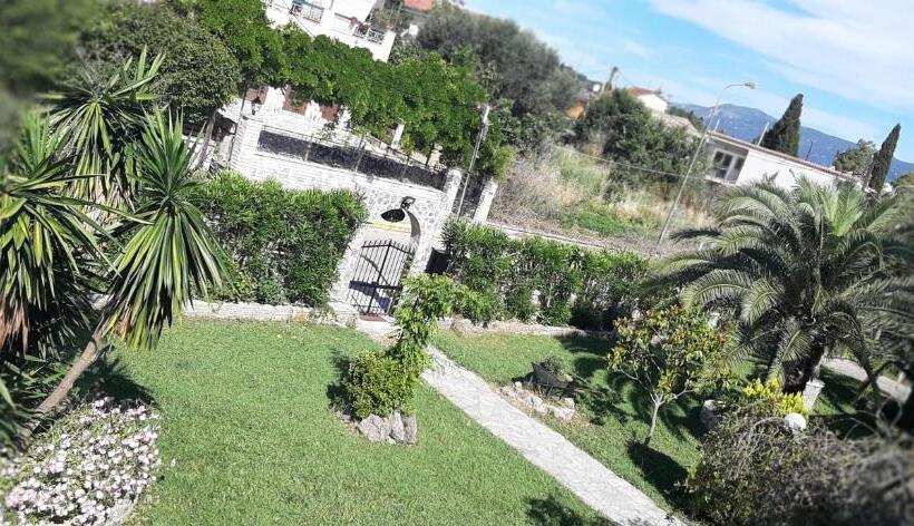 Zefiros Apartments