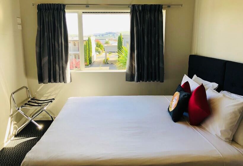 הוסטל Silver Fern Lodge