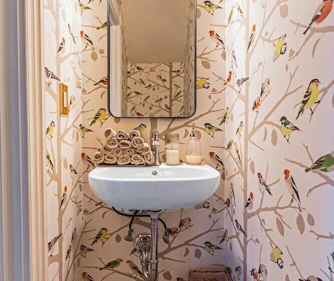 تختخواب و صبحانه The Inn At Four Eleven York