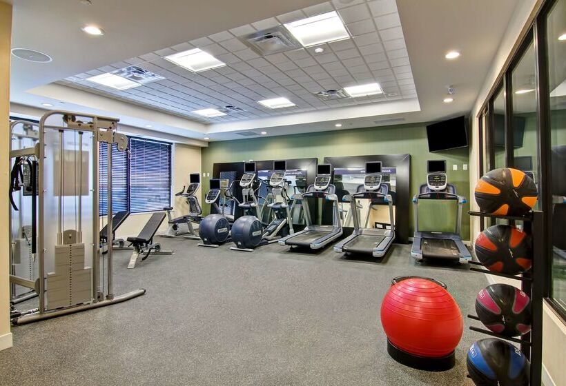 هتل Hampton Inn & Suites By Hilton Saskatoon Airport