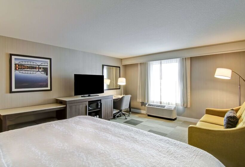 هتل Hampton Inn & Suites By Hilton Saskatoon Airport