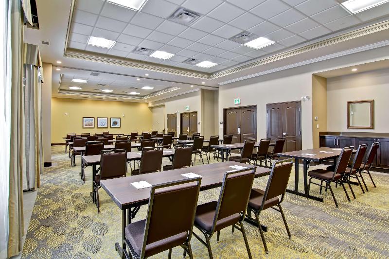هتل Hampton Inn & Suites By Hilton Saskatoon Airport