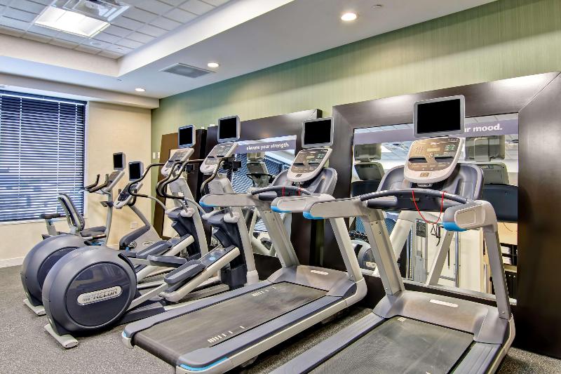 هتل Hampton Inn & Suites By Hilton Saskatoon Airport