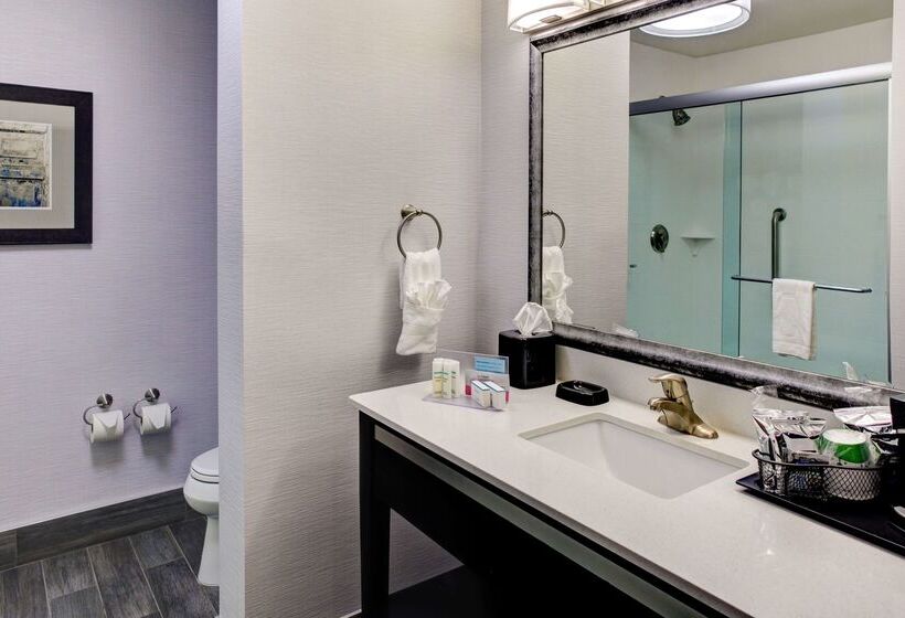 فندق Hampton Inn & Suites Columbus